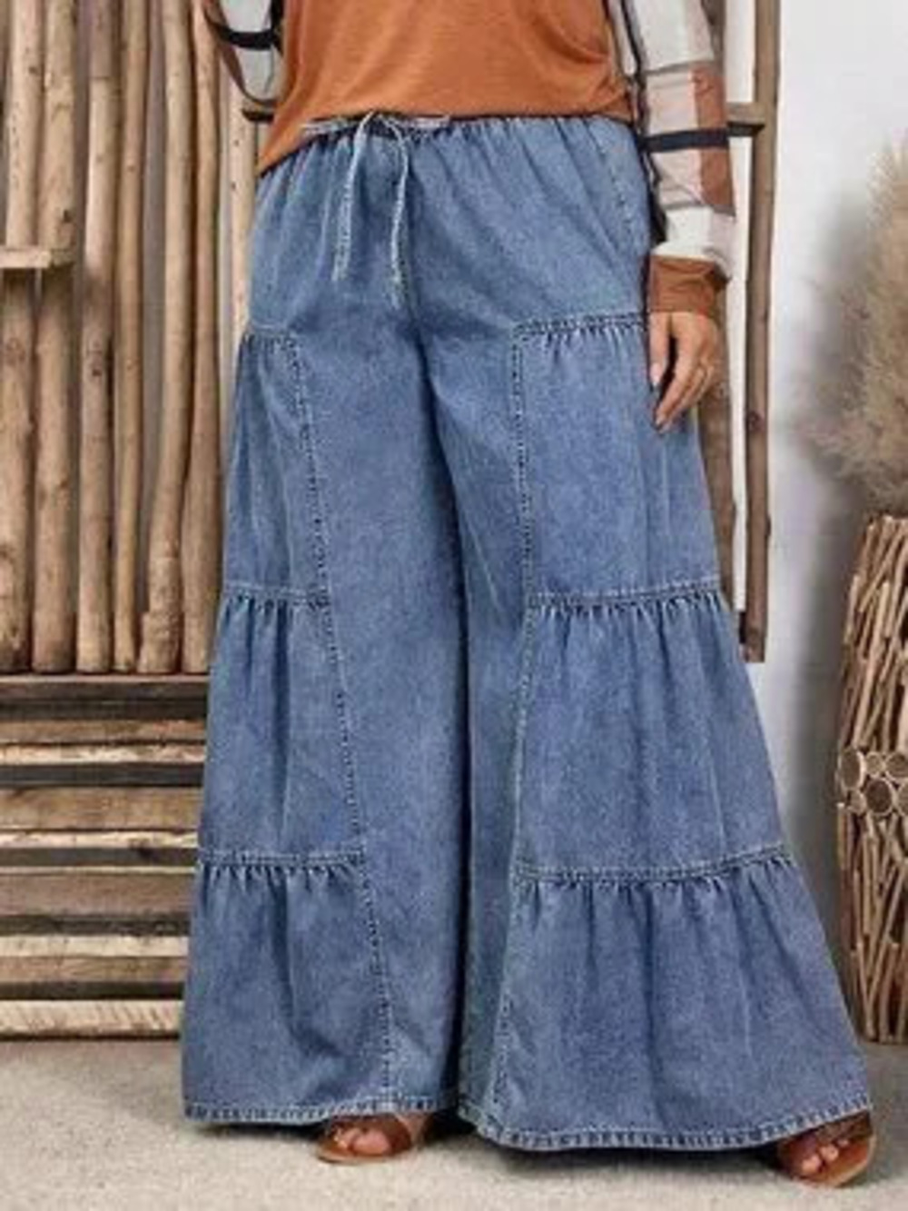 Light Wash Women's Plus Size Washed Wide Leg Jeans